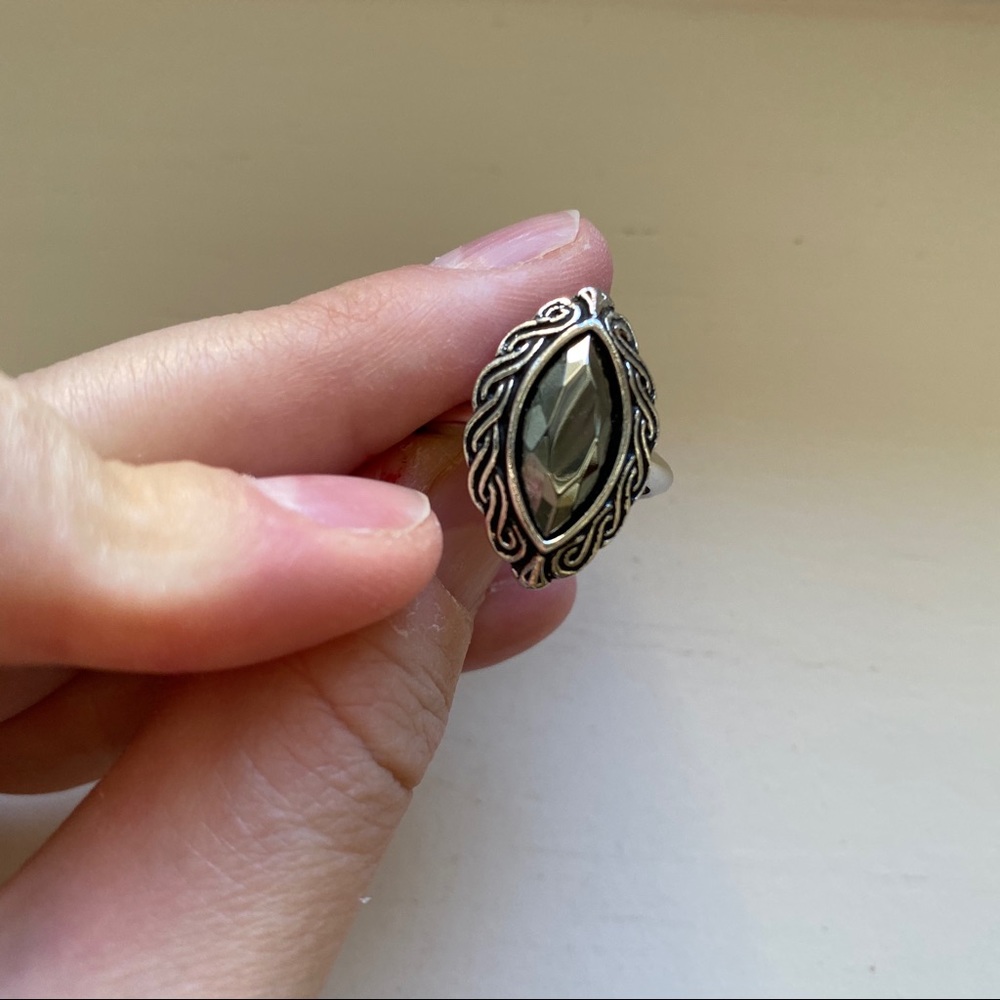 Vintage Avon silver & gray gemstone marquise ring - Picture 7 of 8